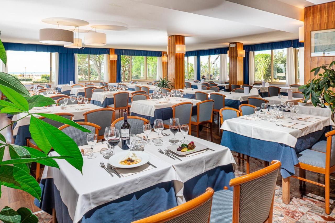 Hotel Palace Бибионе Екстериор снимка