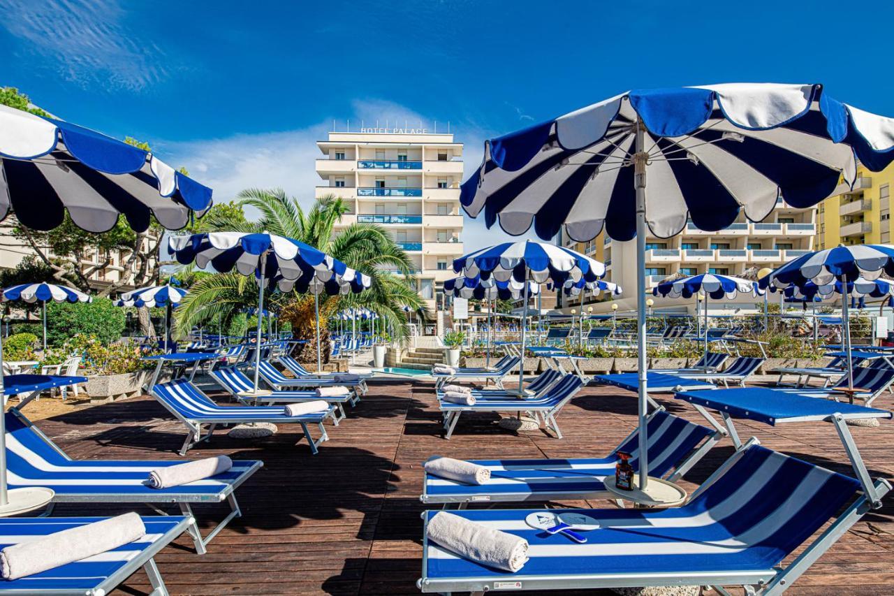 Hotel Palace Бибионе Екстериор снимка
