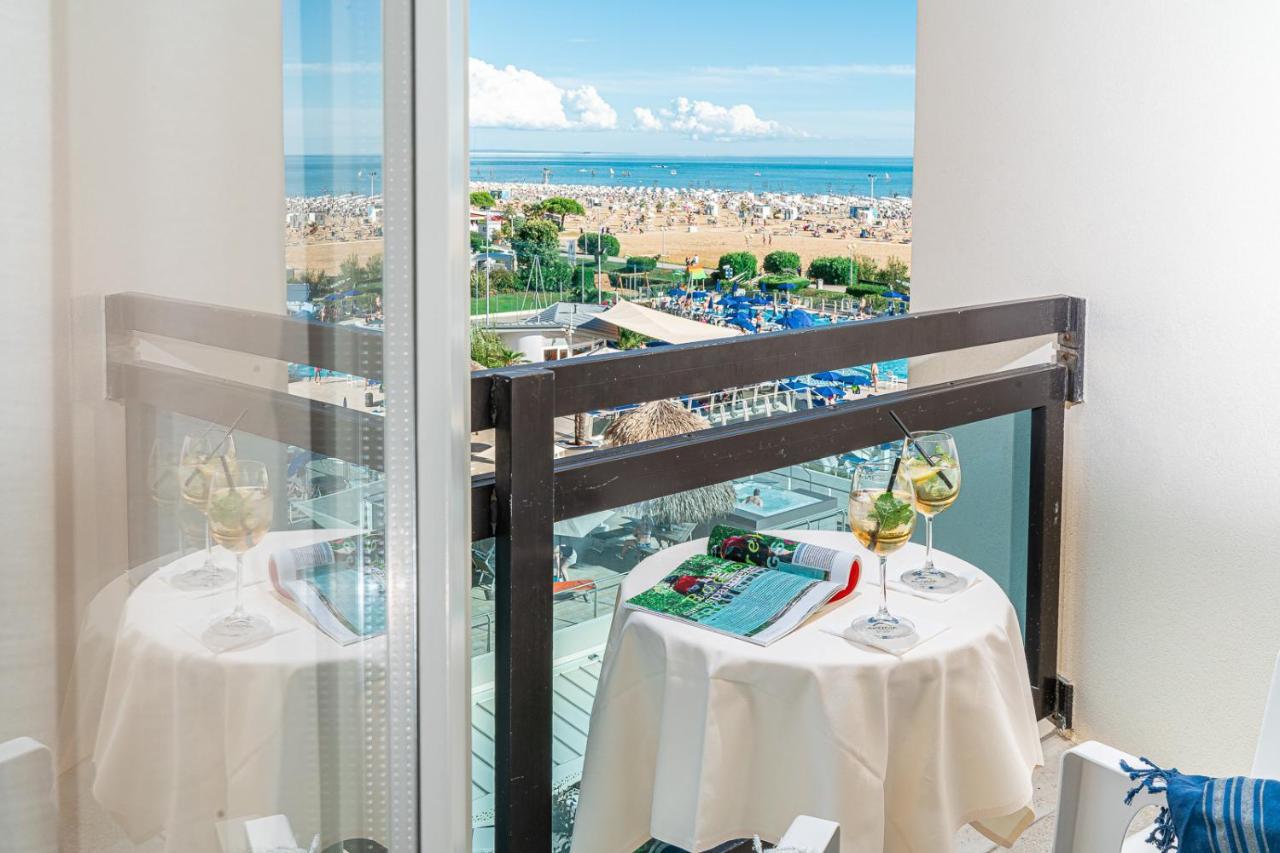 Hotel Palace Бибионе Екстериор снимка