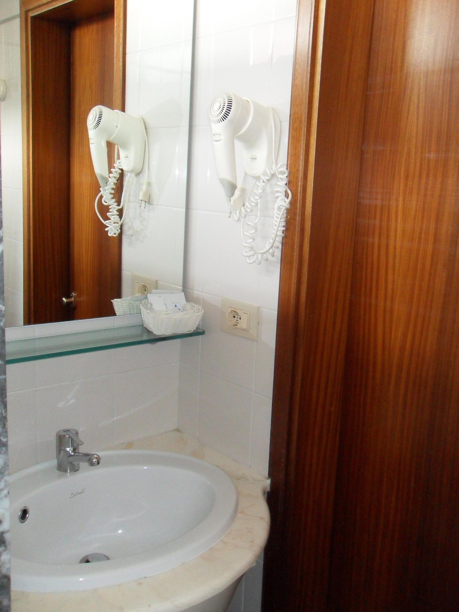 Hotel Palace Бибионе Екстериор снимка