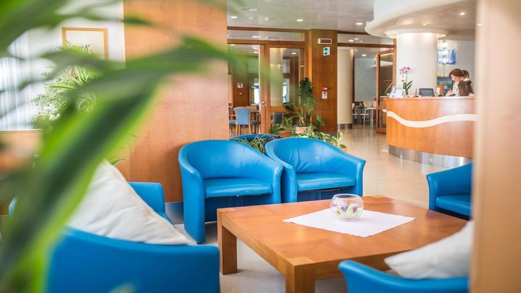 Hotel Palace Бибионе Екстериор снимка