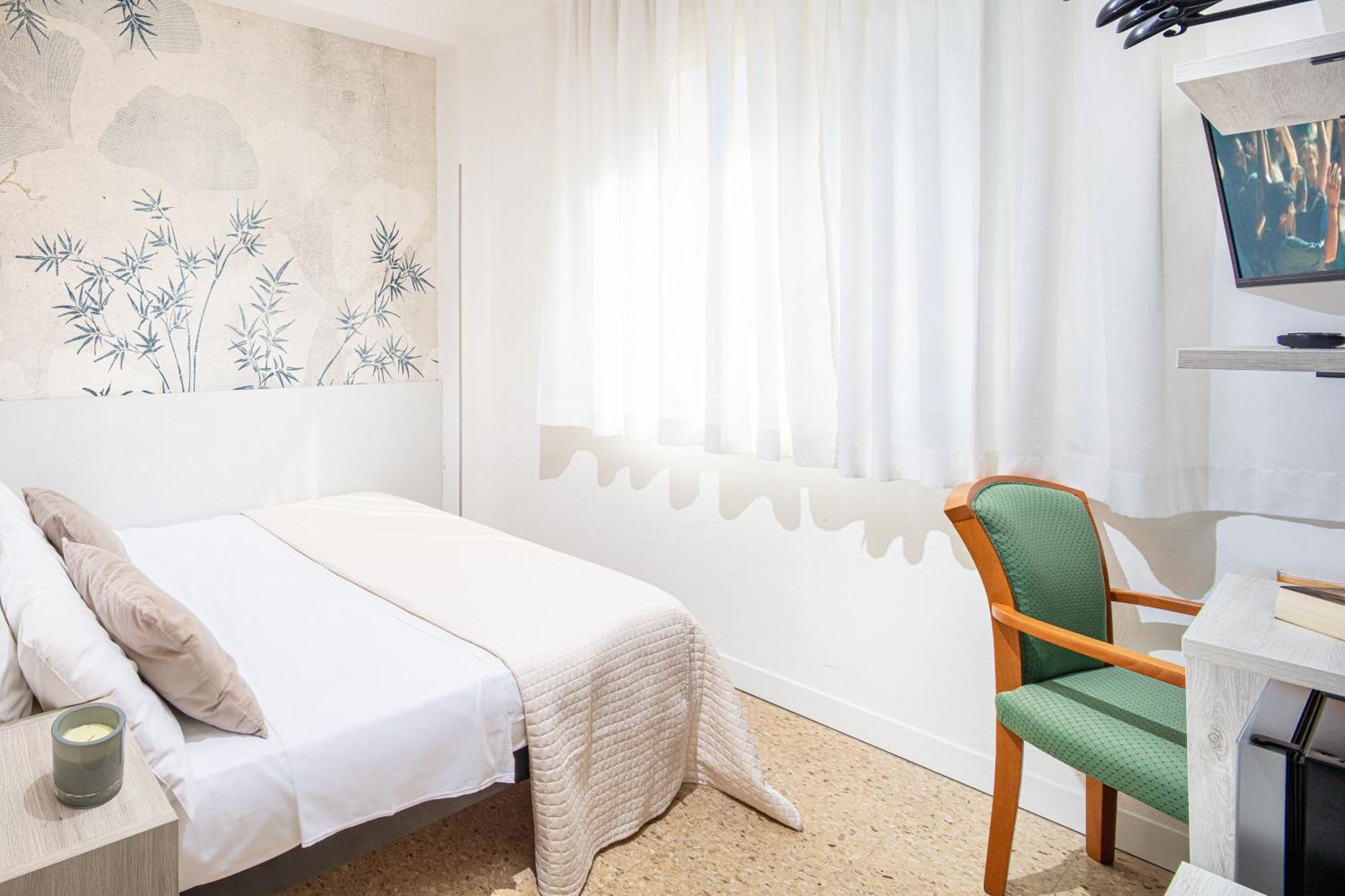 Hotel Palace Бибионе Екстериор снимка