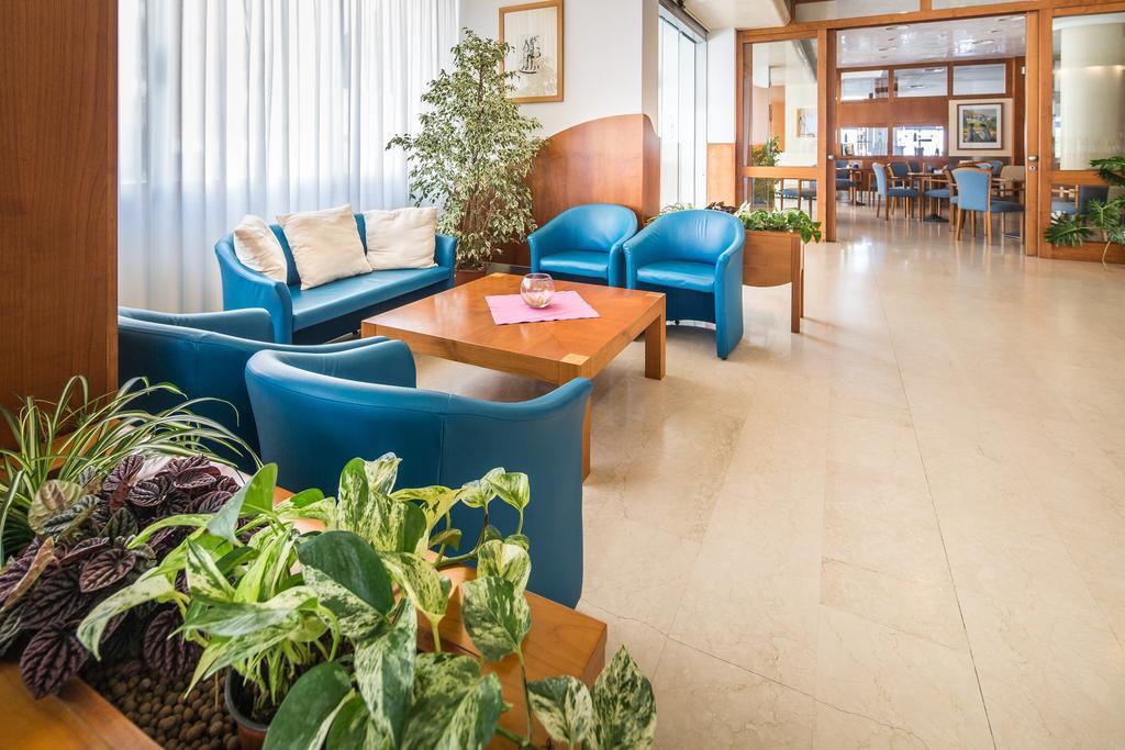 Hotel Palace Бибионе Екстериор снимка