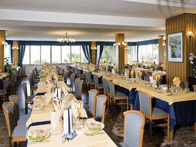 Hotel Palace Бибионе Екстериор снимка