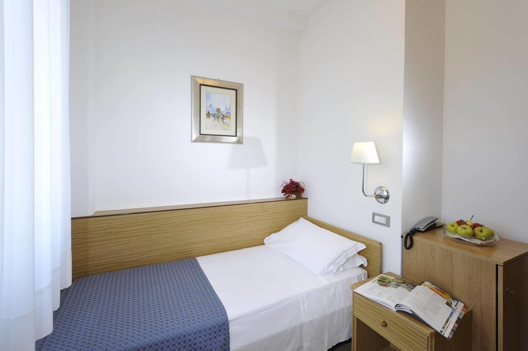 Hotel Palace Бибионе Екстериор снимка