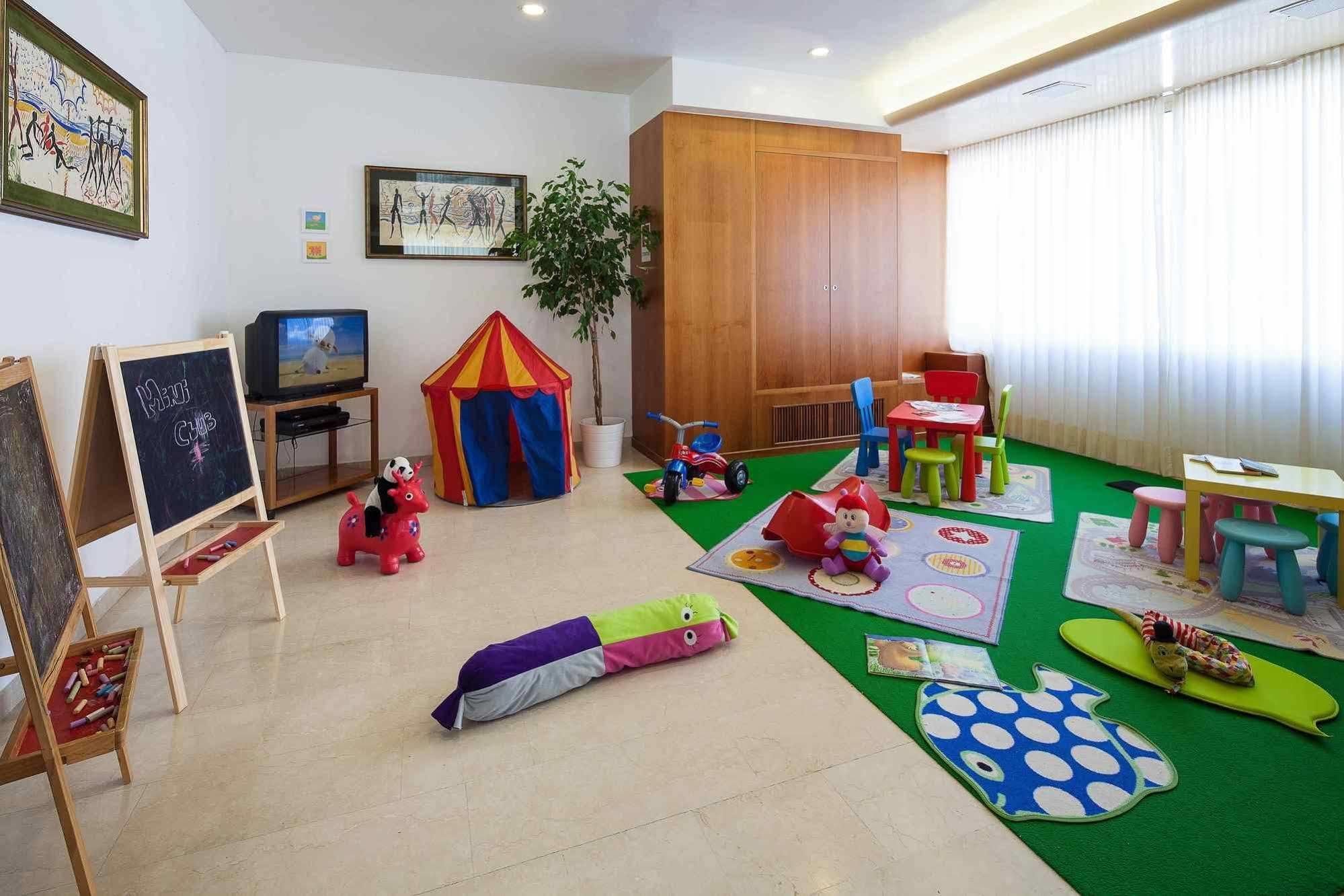 Hotel Palace Бибионе Екстериор снимка