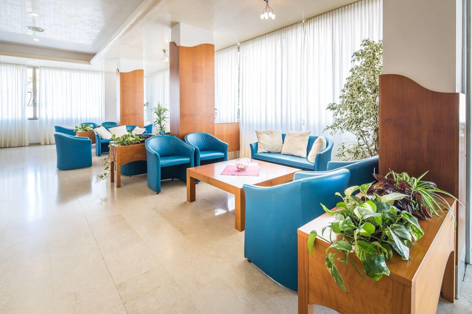 Hotel Palace Бибионе Екстериор снимка